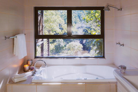 Whispering Valley Cottage Retreat - Taree Accommodation 1