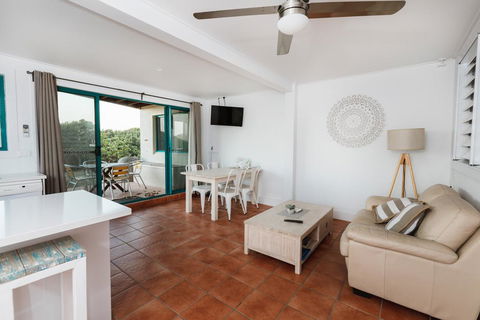 White Waves On The Beach - Taree Accommodation 1
