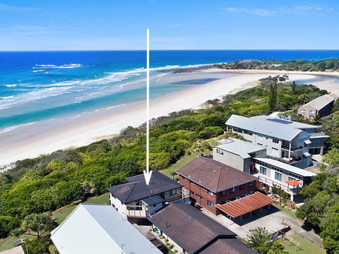 White Waves On The Beach - Taree Accommodation 2