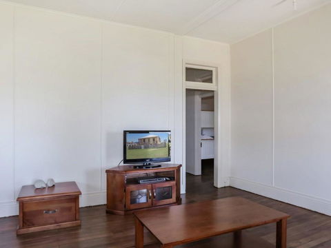 Yamba Pilot Cottage 1 - Pets Welcome - Close To Beach - Taree Accommodation 1