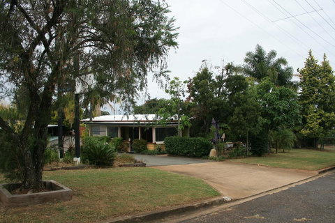 Yarraman Gardens Motel Queensland - Taree Accommodation 2