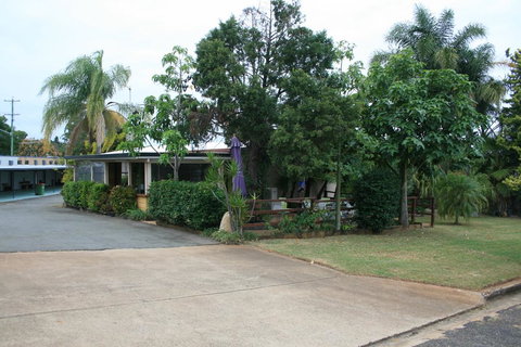 Yarraman Gardens Motel Queensland - Taree Accommodation 3