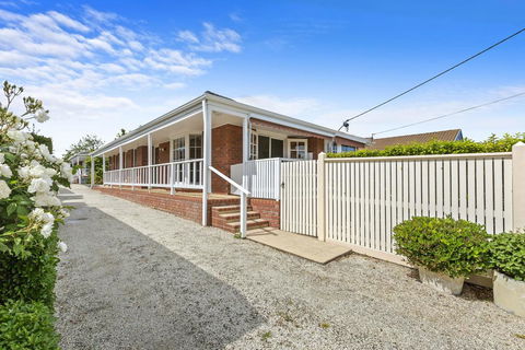 YIN-YANG - MOUNT ELIZA - Taree Accommodation 3