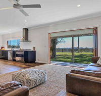 Your Luxury Escape - Paul's Farmhouse at Newrybar - Taree Accommodation