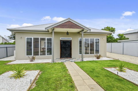 Zaahira House - Taree Accommodation 0