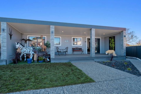Zoo Villas: Villa Giraffe - Central Wynyard - Taree Accommodation 2