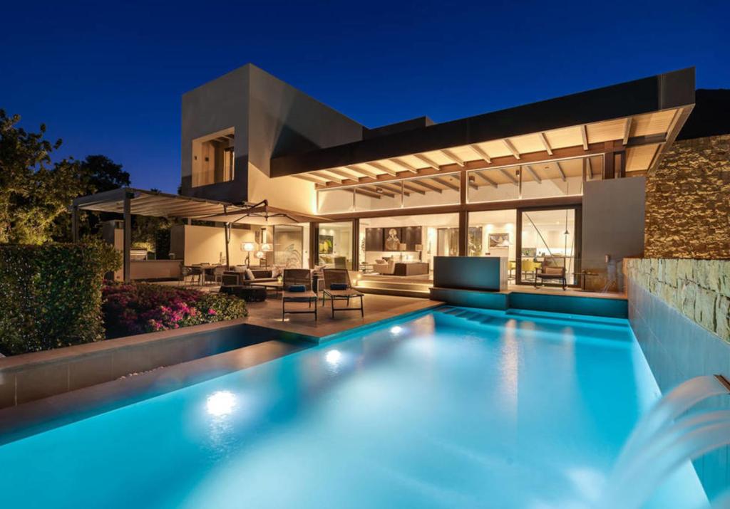 Kawana Waters QLD Taree Accommodation