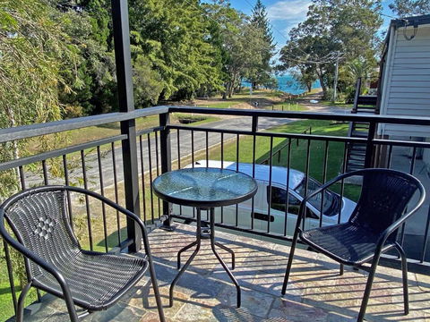 A BEACH AFFAIR - Taree Accommodation 0