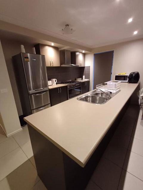 A Beautiful And Spacious Home. - Taree Accommodation 3