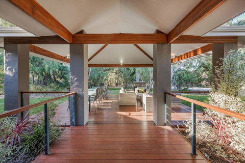 A Bush Utopia - Taree Accommodation 2