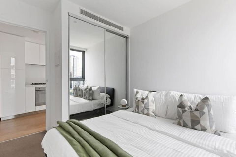 A Cozy Apt With City Views Near Crown Casino - Taree Accommodation 2