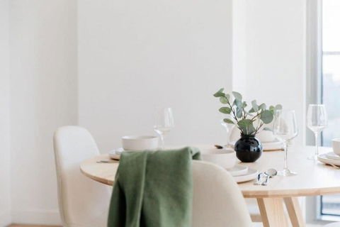 A Cozy Apt With City Views Near Crown Casino - Taree Accommodation 3