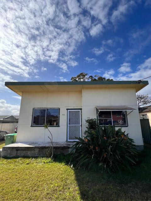 A Delightful Two-bedroom Cottage On Toowoon Bay. - Taree Accommodation 1