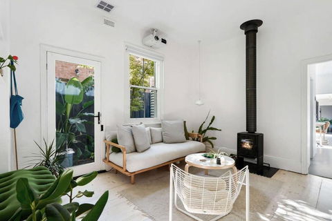 A Designer Terrace House By Edinburgh Gardens - Taree Accommodation 2