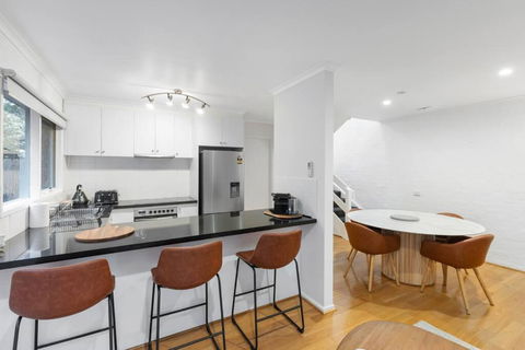 A Home Away From Home In Geelong - Taree Accommodation 1