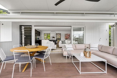A Perfect Stay - Boardroom At Wategos - Taree Accommodation 2
