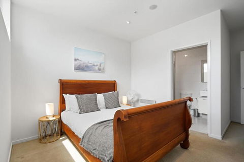 A River-side 2bdm Footscray Oasis + Parking - Taree Accommodation 3