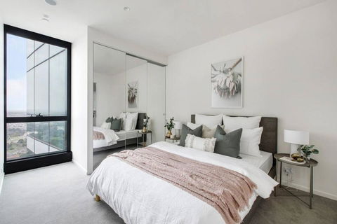 A Sky-high Metropolis Retreat Near The CBD - Taree Accommodation 2