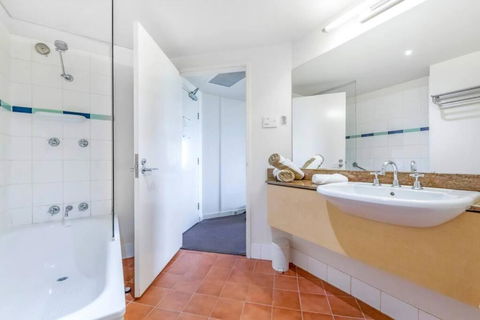 A Waterview Oasis On The Esplanade With Pool - Taree Accommodation 4