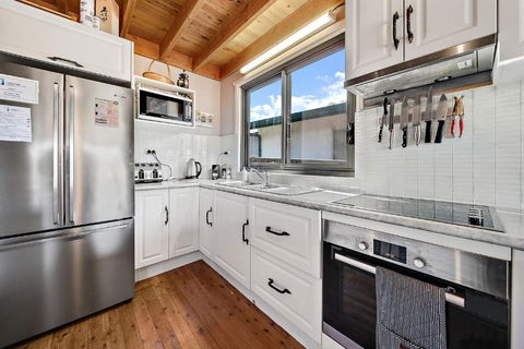 Aarlaur 2 - Charming 2BR Rustic Home L Bath L Fire Pit L WiFi L Air-Con - Taree Accommodation 4