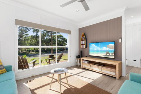Abode Callala Beach Jervis Bay - 100m To Beach! - Taree Accommodation 4