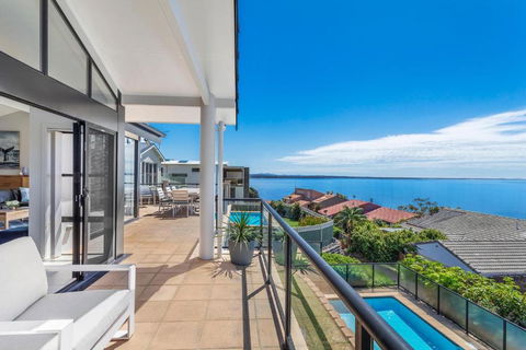 Above And Beyond - Beautiful Home With Heated Pool And Views - Taree Accommodation 1