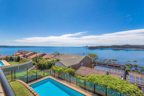 Above And Beyond - Beautiful Home With Heated Pool And Views - Taree Accommodation 3