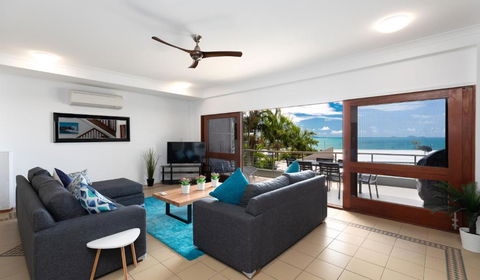Absolute Airlie - Taree Accommodation 1