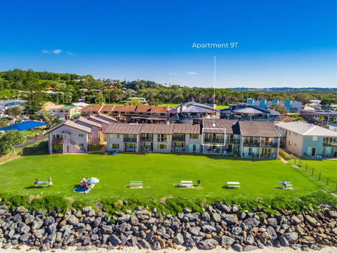 Absolute Beachfront Apartment 9T - Taree Accommodation 3