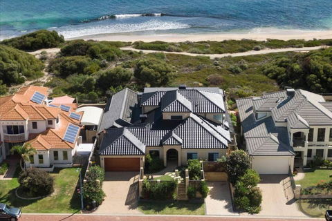 Absolute Oceanfront Retreat - Taree Accommodation 0