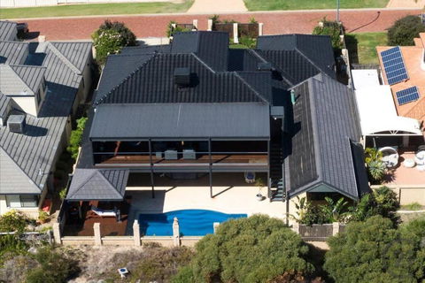 Absolute Oceanfront Retreat - Taree Accommodation 2