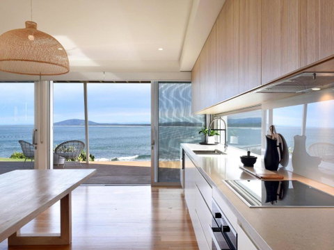 Absolute Waterfront - Taree Accommodation 2