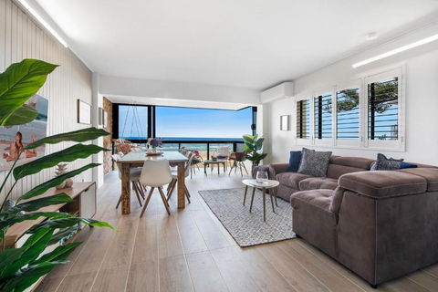 Absolutly Beachfront Surfers Paradise, Pure Shores! - Taree Accommodation 1