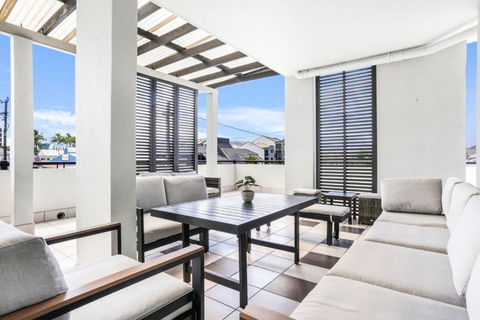 Accent On McLeod - Breezy Outdoor Living - Taree Accommodation 1