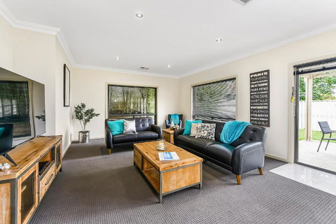 Accommodation On Lansell 1 Being Unit 1 Of 6 Lansell Street - Taree Accommodation 2