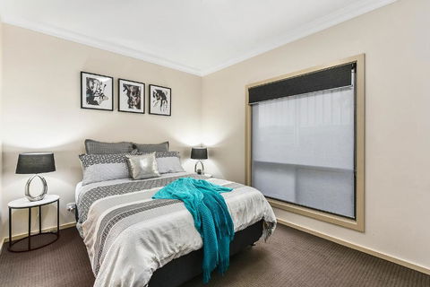 Accommodation On Lansell 1 Being Unit 1 Of 6 Lansell Street - Taree Accommodation 4