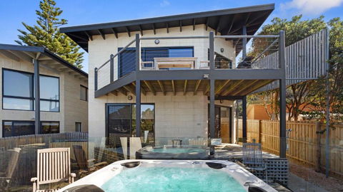 Achilles - Taree Accommodation 0
