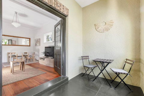 Acland Art Deco - Coastal Chic By St Kilda Beach - Taree Accommodation 1