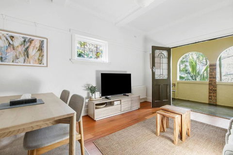 Acland Art Deco - Coastal Chic By St Kilda Beach - Taree Accommodation 4