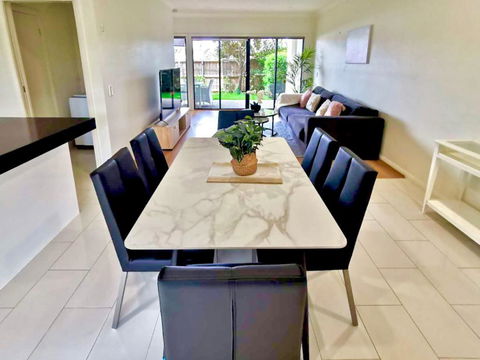 Adorable 3 Br Townhouse With Wifi & Parking - Taree Accommodation 3
