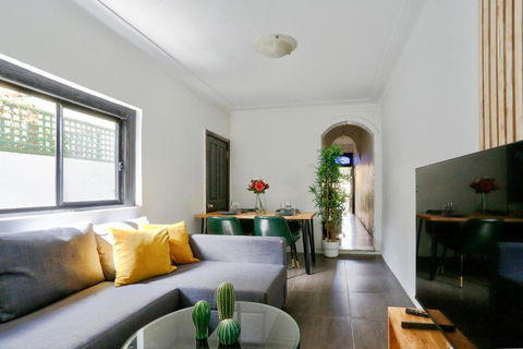 Affordable 2 Bedroom House Surry Hills 2 E-Bikes Included - Taree Accommodation 0