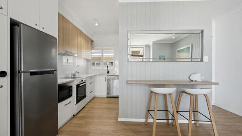 Affordable, Pool, Spa, Beach, Sleeps 5 - Taree Accommodation 3