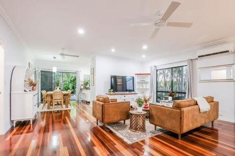 Agnes Bliss - Stunning, Centrally Located Four-Bedroom Beach House - Taree Accommodation 0