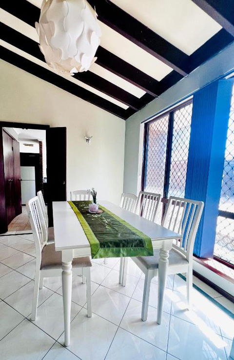 Affordable Beautiful Queen Bedroom Near City Swan River Fremantle University - Taree Accommodation 3