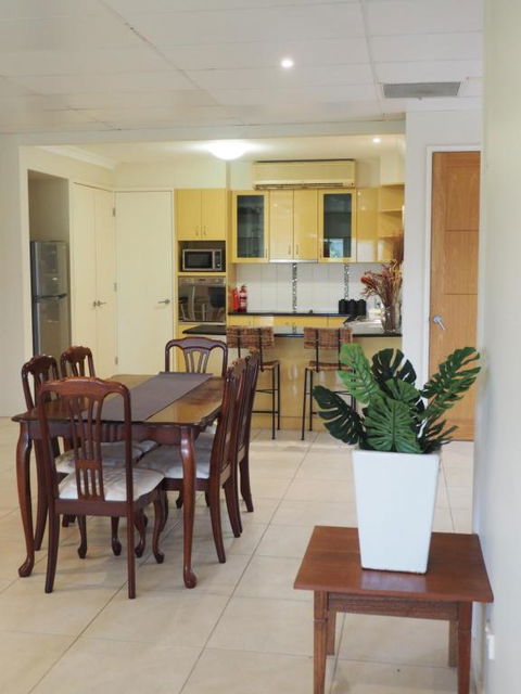 Accommodation On Westlake Mount Ommaney - Taree Accommodation 0