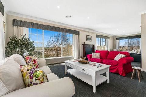 A House With A View, Molong. NSW - Taree Accommodation 3