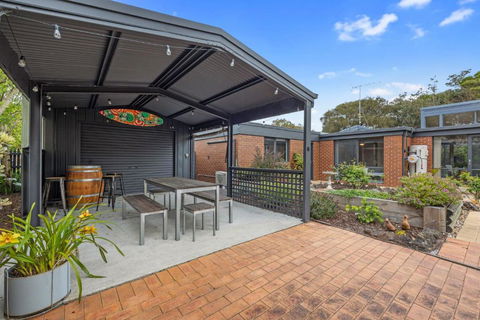 A Sand And Sea Retreat - 150m From Beach, Pet Friendly - Taree Accommodation 1