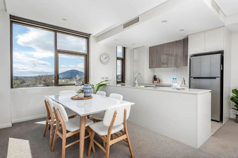 Amazing View In Large Apartment Barton ACT - Taree Accommodation 3