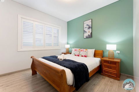 Aircabin - Fairfield - Modern - 6 Bedrooms House - Taree Accommodation 2
