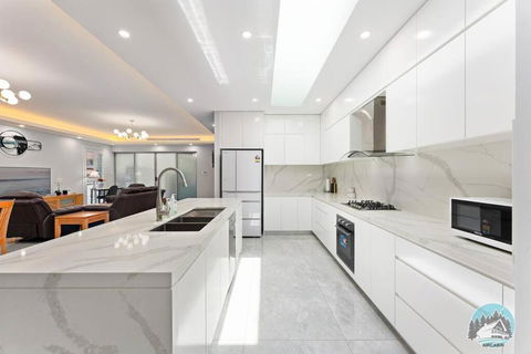 Aircabin - Fairfield - Modern - 6 Bedrooms House - Taree Accommodation 4